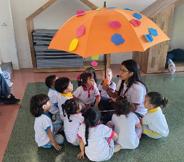 Hora del Cuento en el Claustro