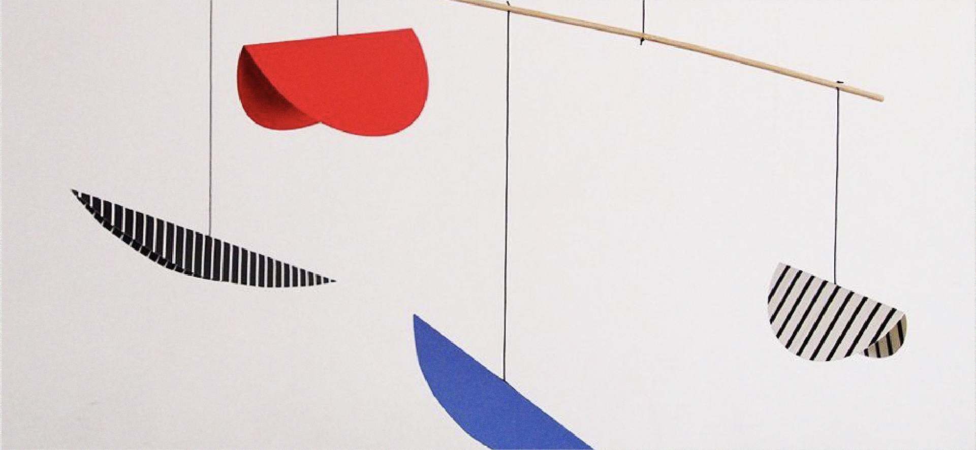 Elaboración de móviles inspirados en la obra de Omar Rayo