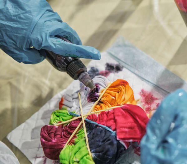Laboratorio creativo: Tie-dye, color y experimentación