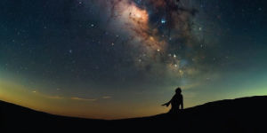 Imagen Dios, Hombre y Cosmos: ¿Armonía o Conflicto en el Siglo XXI?